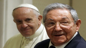 Cuban President Raul Castro (R) smiles as he meets Pope Francis during a private audience at the Vatican May 10, 2015. Pope Francis, who helped broker a historic thaw between the United States and Cuba, held talks with Cuban President Raul Castro on Sunday ahead of the pontiff's trip to both countries in September. REUTERS/Gregorio Borgia/pool