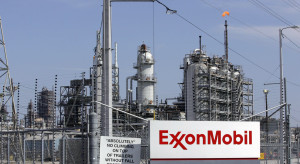 File photo of the Exxon Mobil refinery in Baytown, Texas on September 15, 2008. Exxon Mobil Corp plans to build a multi-billion dollar chemical plant in Texas to take advantage of cheap North American shale gas, according to a U.S. environmental filing seen by Reuters. REUTERS/Jessica Rinaldi/Files. (UNITED STATES - Tags: ENVIRONMENT DISASTER ENERGY BUSINESS)