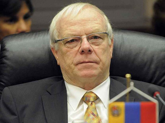 ven Bernard Mommer