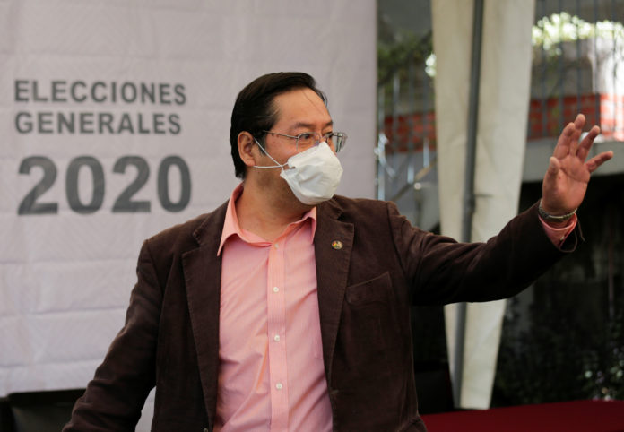 Bolivian candidates meet at the Supreme Electoral court in La Paz