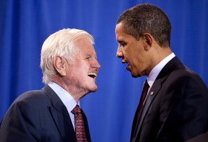 Barack Obama y el senador Ted Kennedy 