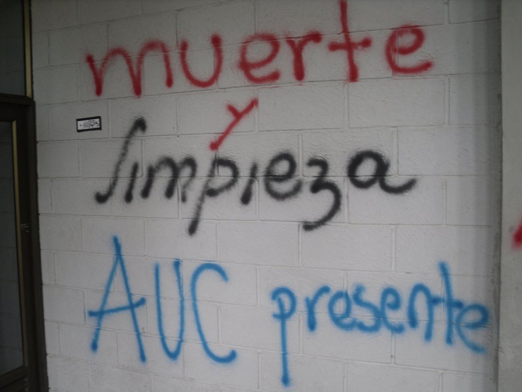 Paramilitares._Universidad_del_Atl_ntico._Grafitis_de_amenazas_2