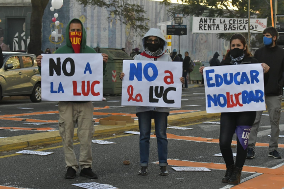 Uruguay: Crónica de un saqueo anunciado | Question Digital